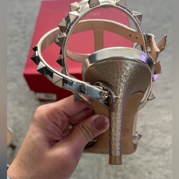 EUC Valentino Rockstud Pumps 65mm size 6 EU36 light gold - Picture 9 of 14